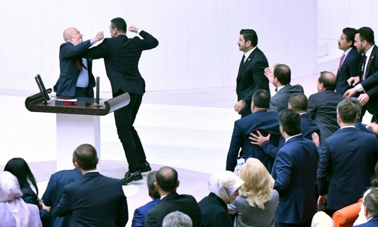 තුර්කියේ පාර්ලිමේන්තුව තුල ගුටිකෙළි 